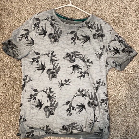 Variety of t shirts, size large - Picture 4 of 4